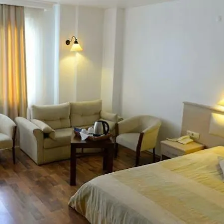 Bay Nihat Lale Hotel *