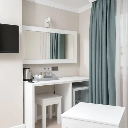 Bay Nihat Lale فندق *