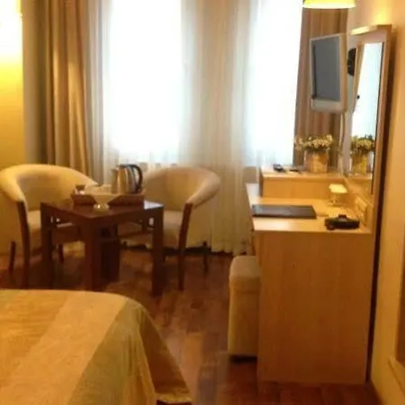 Bay Nihat Lale מלון Ayvalı