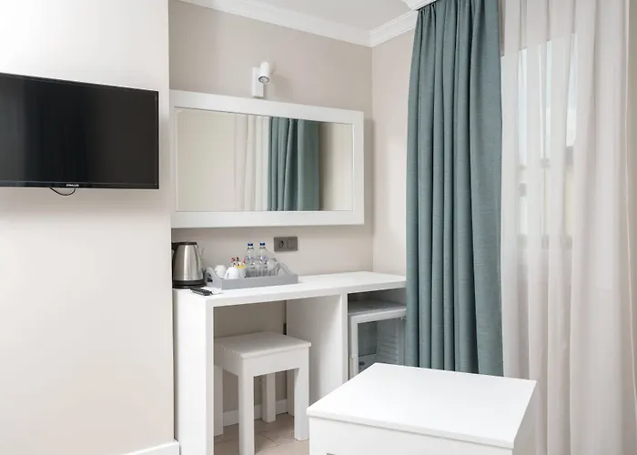 Bay Nihat Lale 酒店 *